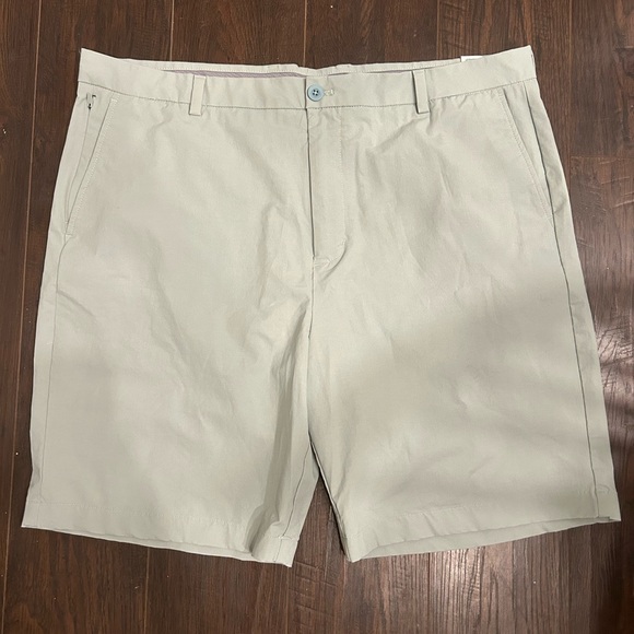Vineyard Vines Pale Blue/Green Shorts - Picture 2 of 6
